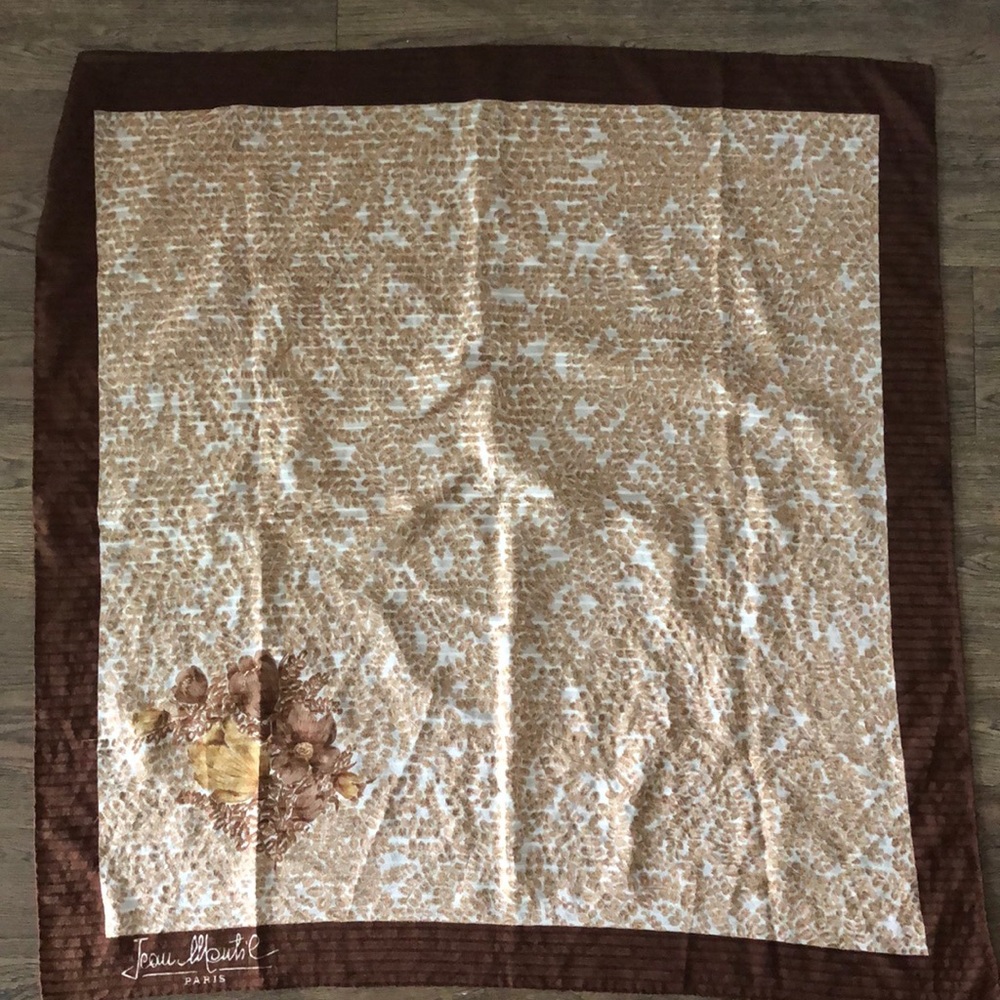 Scarf brown